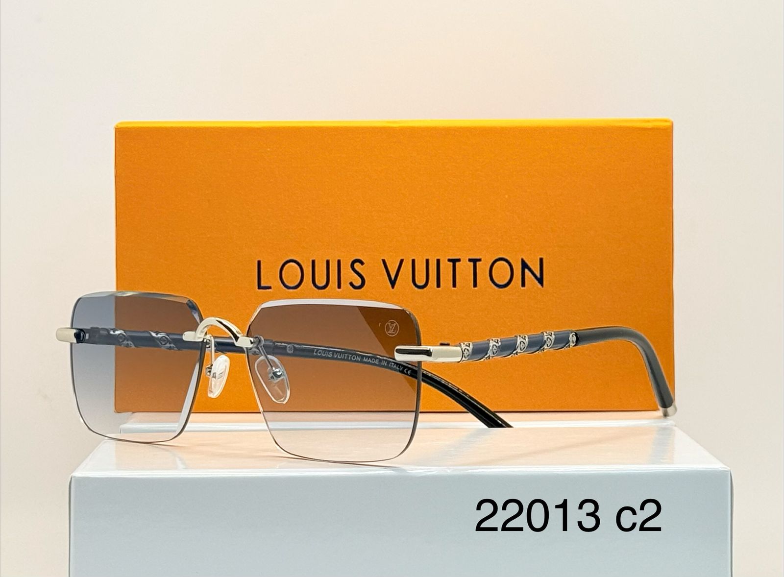 LOUIS VUITTON  Sunglasses