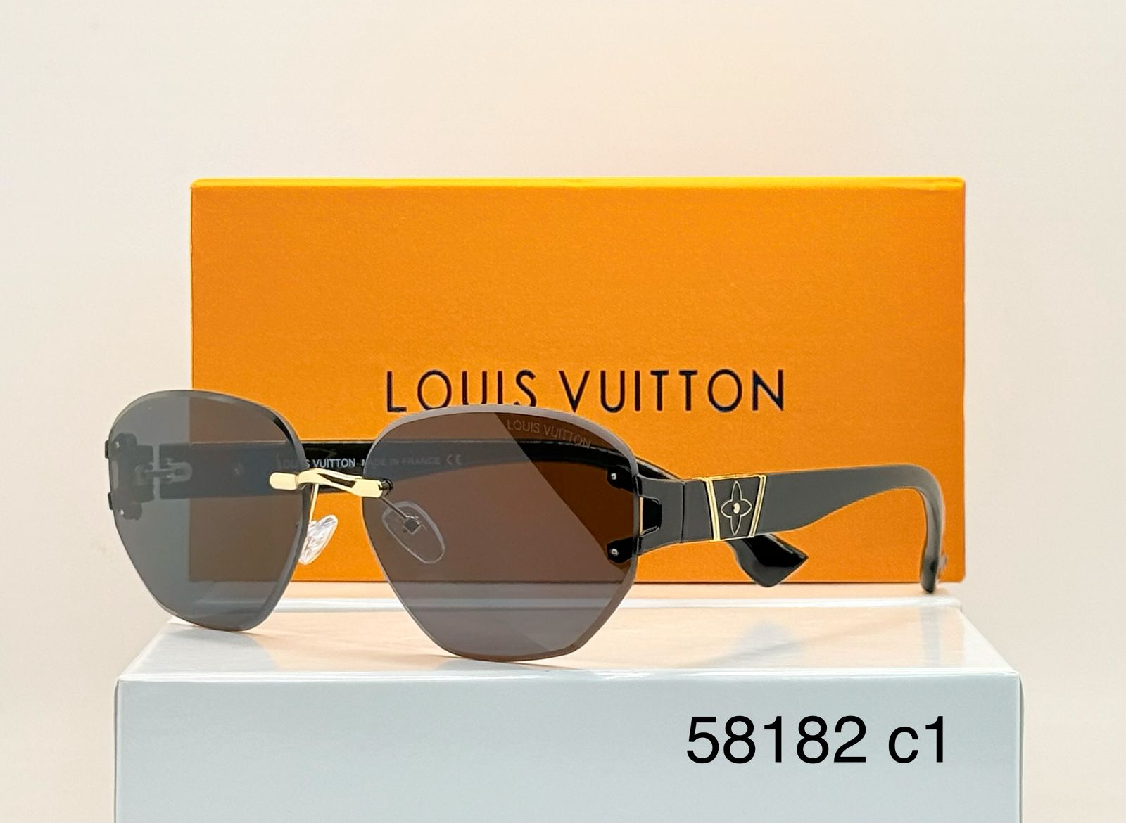 LOUIS VUITTON  Sunglasses